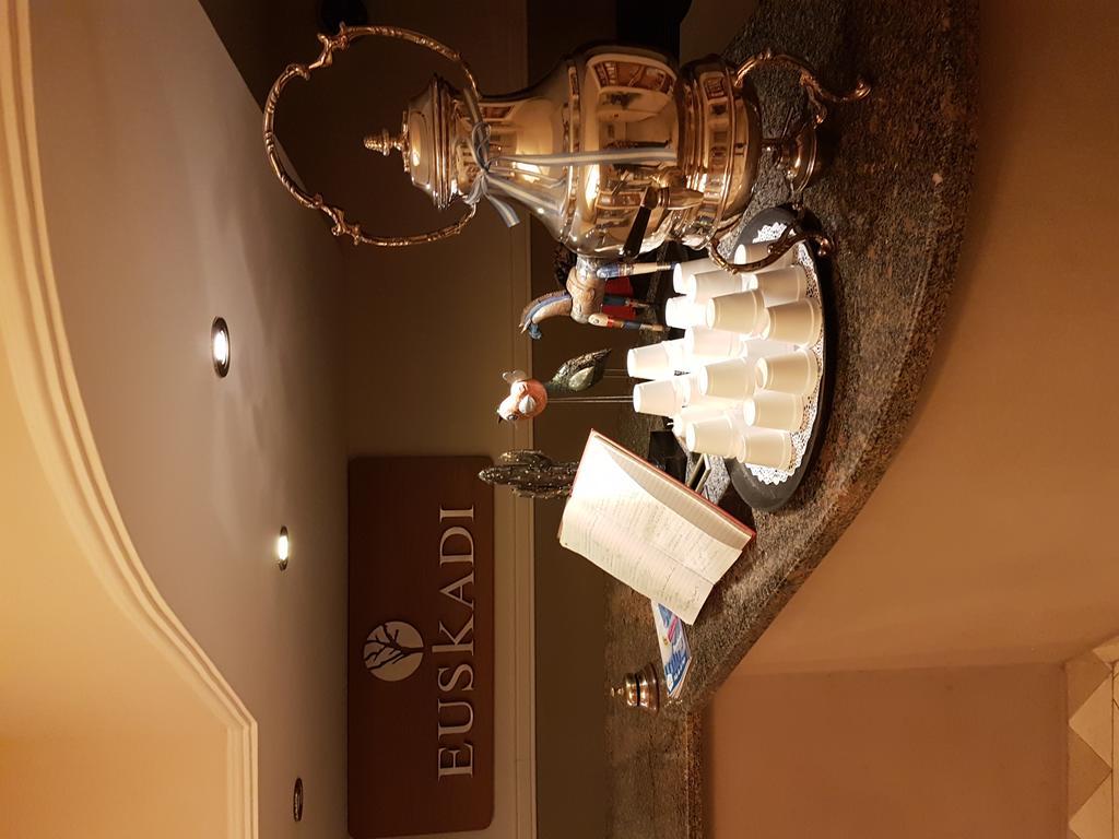 Euskadi Hotel General Pico Eksteriør billede